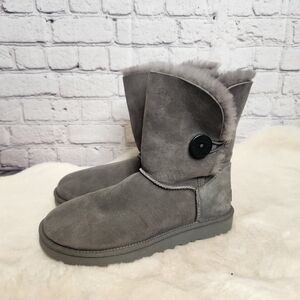 Ugg Women's Bailey Button II High-Top Sheepskin Warm Boot Gray 1016226 Sz 10